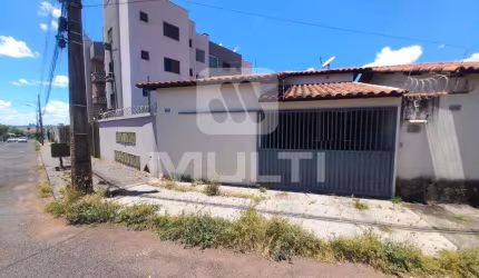 Casa com 2 quartos para alugar no Jardim Patrícia, Uberlândia  por R$ 1.350