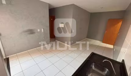 Apartamento com 2 quartos para alugar em Laranjeiras, Uberlândia  por R$ 1.000