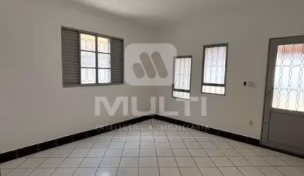 Casa com 3 quartos para alugar na Cidade Jardim, Uberlândia  por R$ 3.800