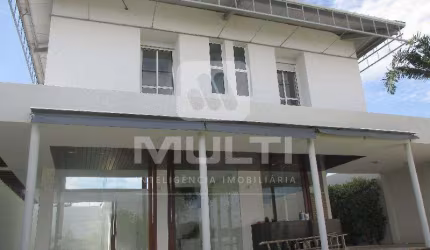 Casa com 4 quartos para alugar no Jardim Karaíba, Uberlândia  por R$ 6.000