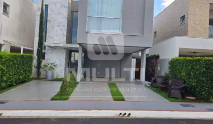 Casa em condomínio fechado com 3 quartos para alugar no Granja Marileusa, Uberlândia  por R$ 11.500