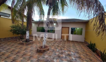 Casa com 3 quartos para alugar no Jardim Karaíba, Uberlândia  por R$ 3.400