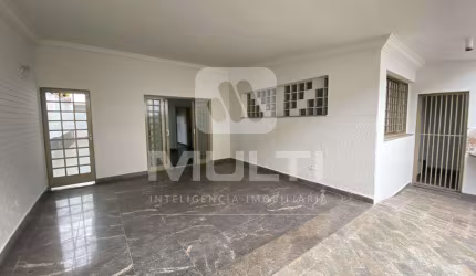 Casa com 3 quartos para alugar no Osvaldo Rezende, Uberlândia  por R$ 3.800