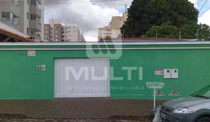 Casa com 2 quartos para alugar no Presidente Roosevelt, Uberlândia  por R$ 1.600