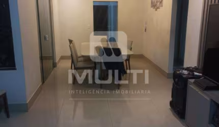 Casa com 3 quartos para alugar no Novo Mundo, Uberlândia  por R$ 4.500
