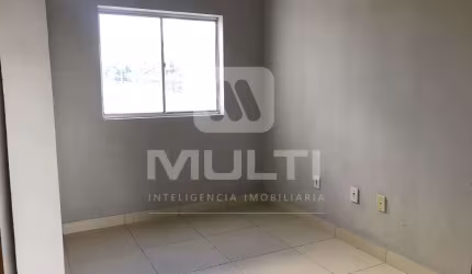 Apartamento com 2 quartos para alugar no Jardim Ipanema I, Uberlândia  por R$ 1.000