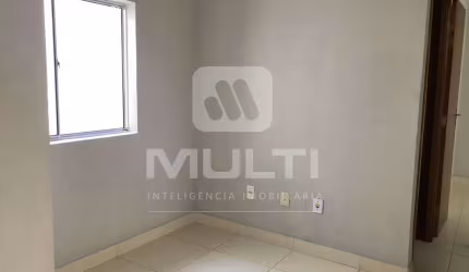 Apartamento com 2 quartos para alugar no Jardim Ipanema I, Uberlândia  por R$ 1.000