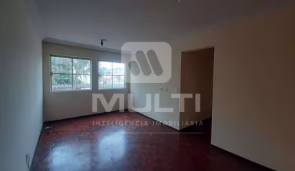 Apartamento com 3 quartos para alugar no Alto Umuarama, Uberlândia  por R$ 1.400