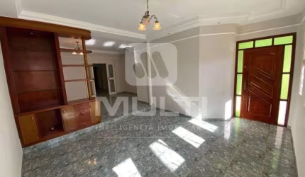 Casa com 4 quartos para alugar no Brasil, Uberlândia  por R$ 4.000