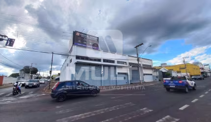 Barracão / Galpão / Depósito para alugar no Umuarama, Uberlândia  por R$ 15.000