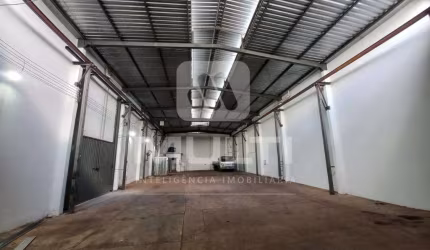Barracão / Galpão / Depósito para alugar no Tibery, Uberlândia  por R$ 8.000