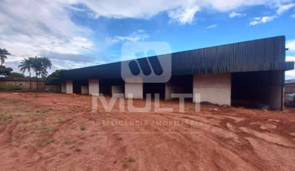 Barracão / Galpão / Depósito para alugar no Distrito Industrial, Uberlândia  por R$ 32.000