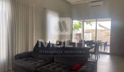 Casa em condomínio fechado com 3 quartos à venda em Laranjeiras, Uberlândia  por R$ 1.850.000