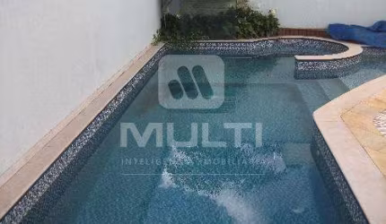 Casa em condomínio fechado com 3 quartos à venda no Santa Mônica, Uberlândia  por R$ 1.900.000