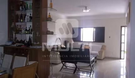 Casa com 4 quartos à venda no Tibery, Uberlândia  por R$ 1.200.000