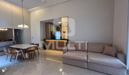 Casa com 3 quartos à venda no Custódio Pereira, Uberlândia  por R$ 1.200.000