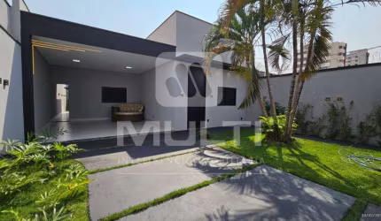 Casa com 3 quartos à venda no Parque Residencial do Camaru, Uberlândia  por R$ 890.000