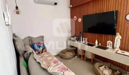 Casa com 3 quartos à venda no Valparaíso, Uberlândia  por R$ 645.000