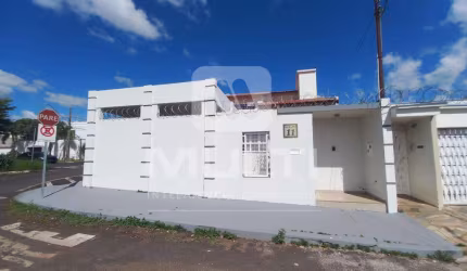 Casa com 4 quartos à venda no Altamira, Uberlândia  por R$ 1.050.000