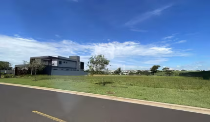 Terreno em condomínio fechado à venda no Alphaville, Uberlândia  por R$ 650.000