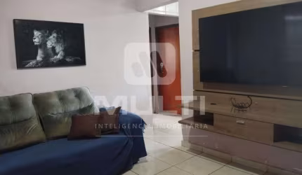 Casa com 2 quartos à venda em Granada, Uberlândia  por R$ 560.000