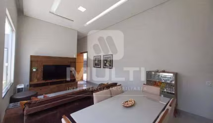 Casa com 3 quartos à venda na Cidade Jardim, Uberlândia  por R$ 1.250.000