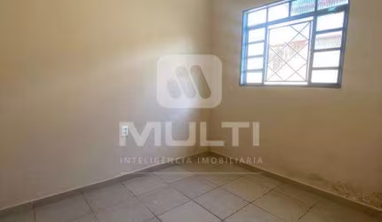 Casa com 6 quartos à venda no Custódio Pereira, Uberlândia  por R$ 650.000