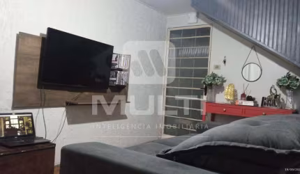 Casa com 8 quartos à venda no Daniel Fonseca, Uberlândia  por R$ 950.000