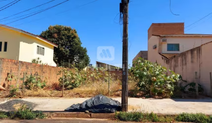Terreno comercial à venda no Jardim das Acácias, Uberlândia  por R$ 470.000