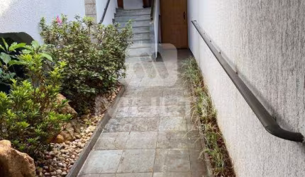 Casa comercial à venda no Lidice, Uberlândia  por R$ 1.890.000