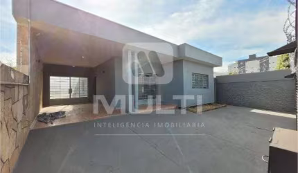 Casa com 3 quartos à venda no Bom Jesus, Uberlândia  por R$ 600.000