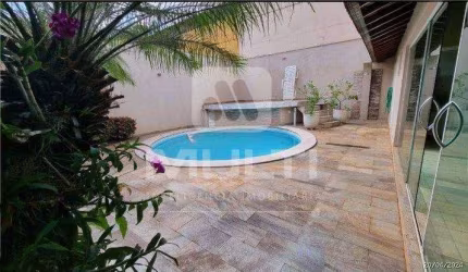 Casa com 4 quartos à venda no Morada da Colina, Uberlândia  por R$ 1.700.000