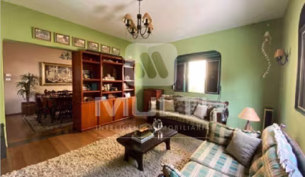 Casa com 3 quartos à venda no Tibery, Uberlândia  por R$ 1.200.000