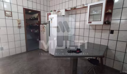 Casa com 3 quartos à venda no Vigilato Pereira, Uberlândia  por R$ 1.200.000