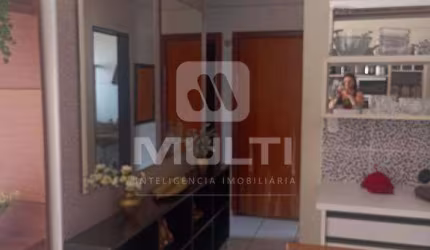 Casa com 3 quartos à venda no Parque Residencial do Camaru, Uberlândia  por R$ 450.000