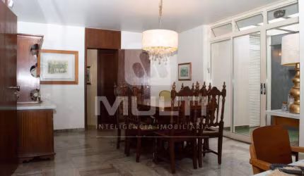 Casa com 4 quartos à venda no Tabajaras, Uberlândia  por R$ 1.650.000