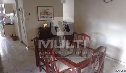 Casa comercial à venda no Centro, Uberlândia  por R$ 683.000
