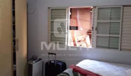 Casa com 4 quartos à venda no Planalto, Uberlândia  por R$ 800.000
