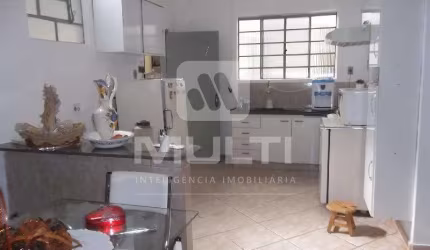 Casa com 2 quartos à venda no Chácaras Tubalina, Uberlândia  por R$ 370.000