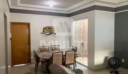 Casa com 3 quartos à venda no Santa Rosa, Uberlândia  por R$ 650.000