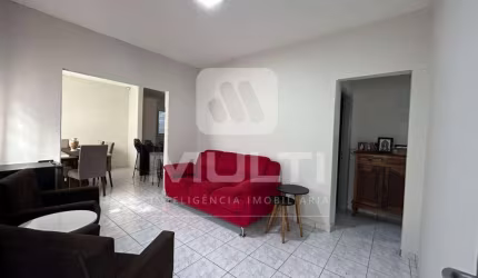 Casa com 3 quartos à venda no Osvaldo Rezende, Uberlândia  por R$ 450.000