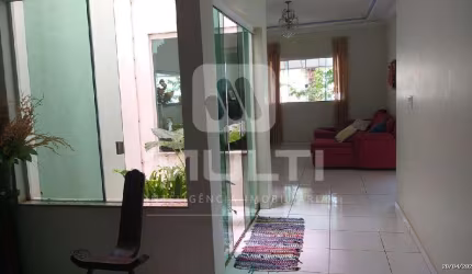 Casa com 3 quartos à venda no Presidente Roosevelt, Uberlândia  por R$ 1.200.000