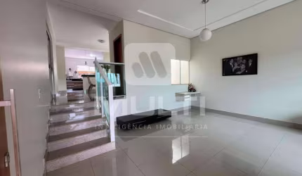 Casa com 3 quartos à venda na Cidade Jardim, Uberlândia  por R$ 1.500.000