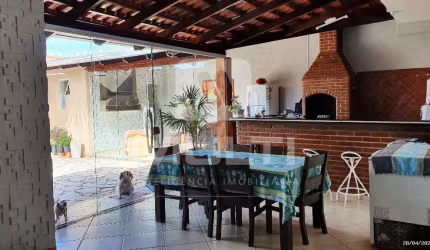 Casa comercial à venda no Jardins Roma, Uberlândia  por R$ 730.000