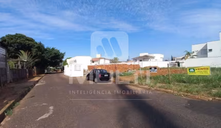 Terreno à venda em Saraiva, Uberlândia  por R$ 357.000