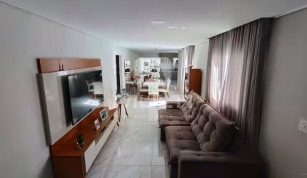 Casa com 3 quartos à venda no Planalto, Uberlândia  por R$ 660.000