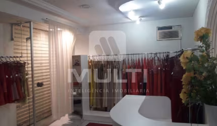 Casa comercial à venda no Martins, Uberlândia  por R$ 560.000
