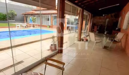 Casa com 4 quartos à venda na Cidade Jardim, Uberlândia  por R$ 1.500.000