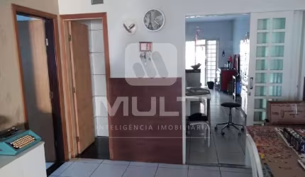 Casa com 3 quartos à venda no Presidente Roosevelt, Uberlândia  por R$ 450.000