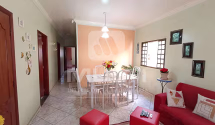 Casa com 3 quartos à venda no Jardim dos Gravatás, Uberlândia  por R$ 650.000